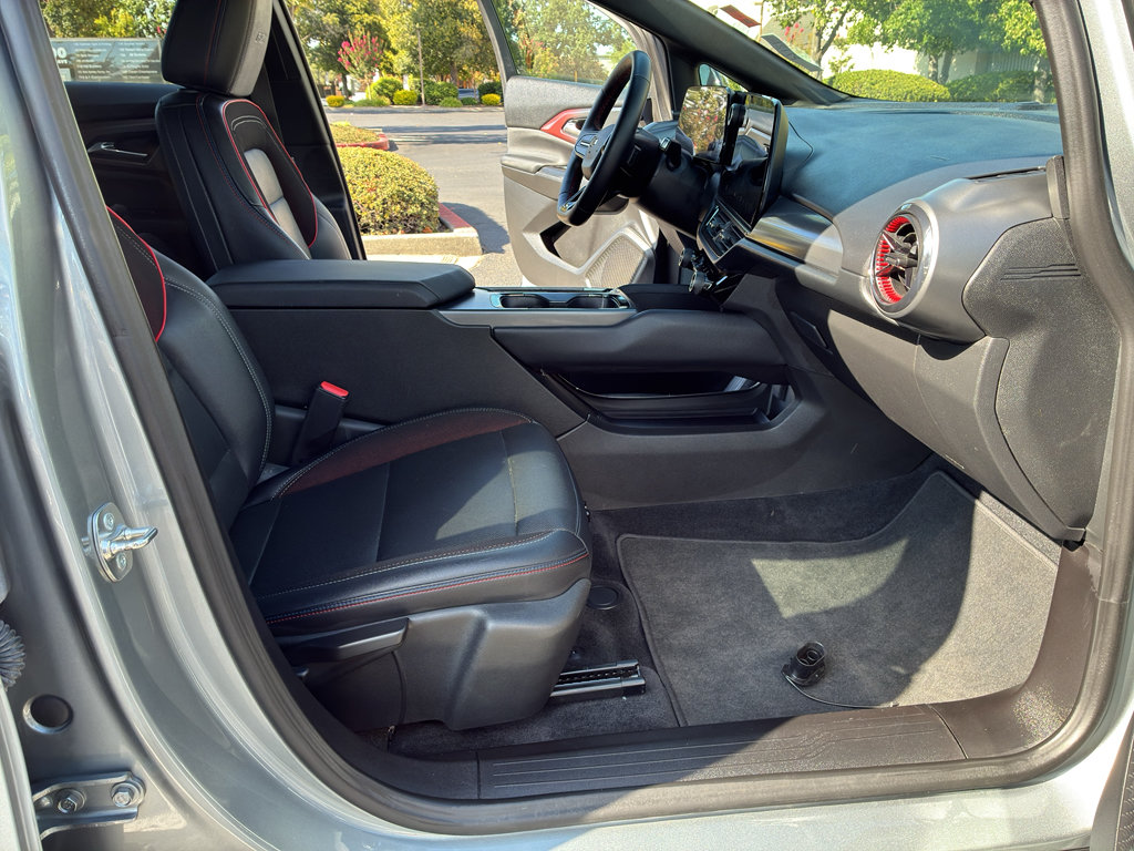 Used 2024 Chevrolet Equinox EV RS FWD image 50