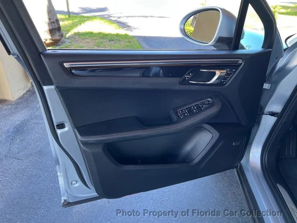 Used 2015 Porsche Macan S image 29