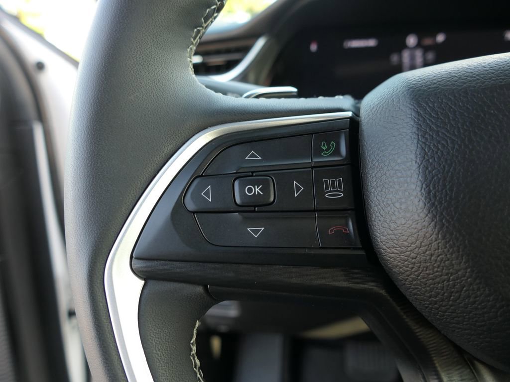 Used 2023 Jeep Grand Cherokee Altitude image 12