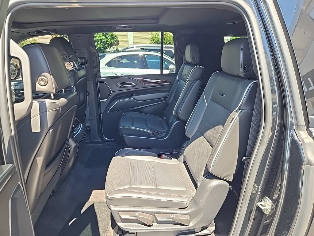 Used 2023 Cadillac Escalade ESV Premium Luxury AWD/4WD image 56