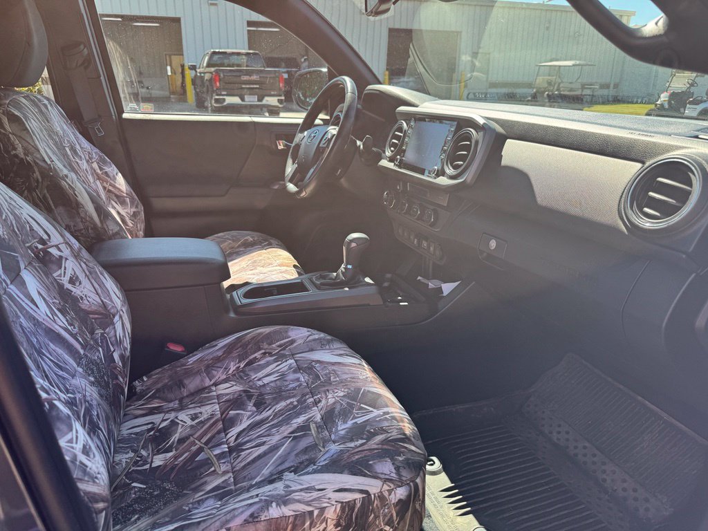 Used 2021 Toyota Tacoma TRD Off-Road w/ Technology Package AWD/4WD image 11