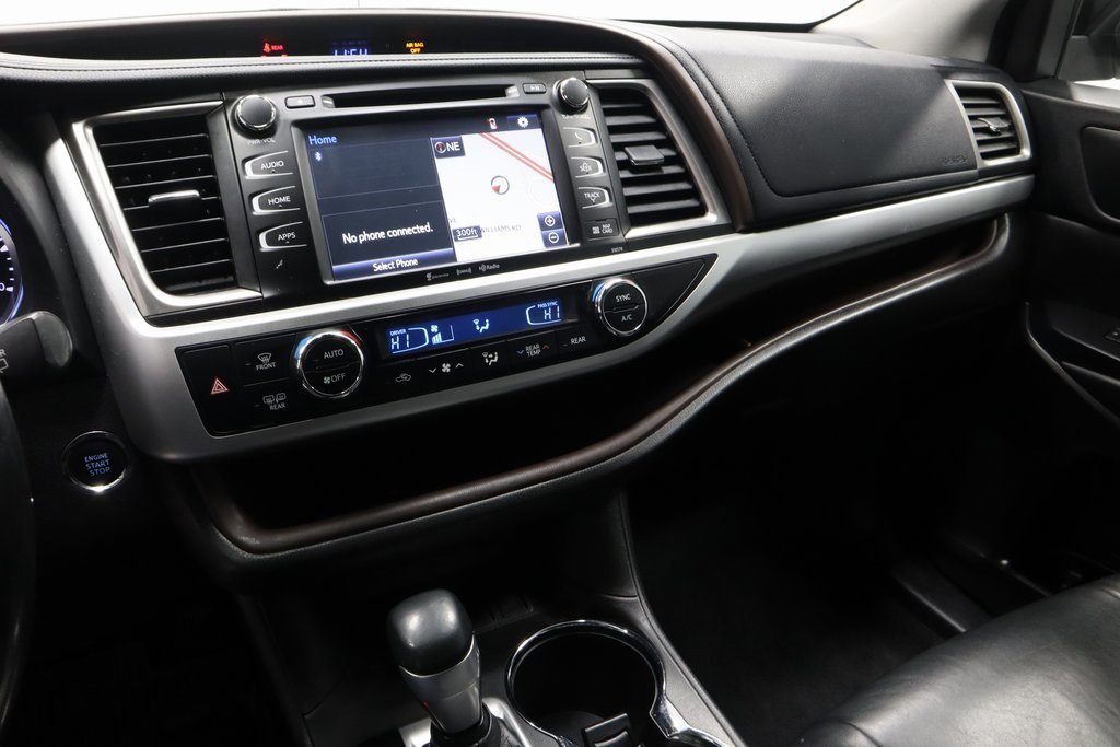 Used 2018 Toyota Highlander XLE image 32