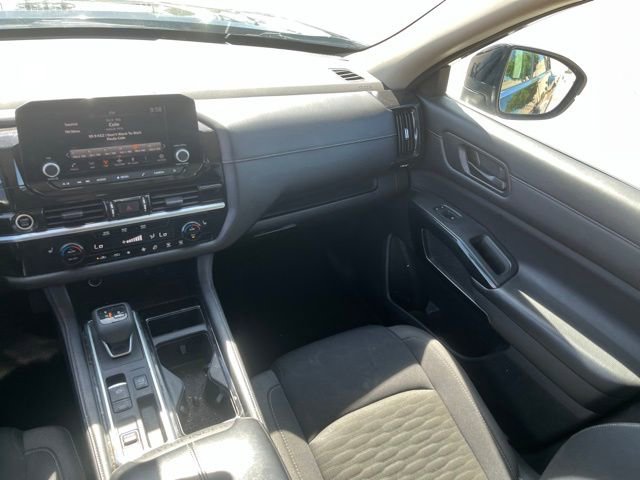 Used 2023 Nissan Pathfinder SV image 11