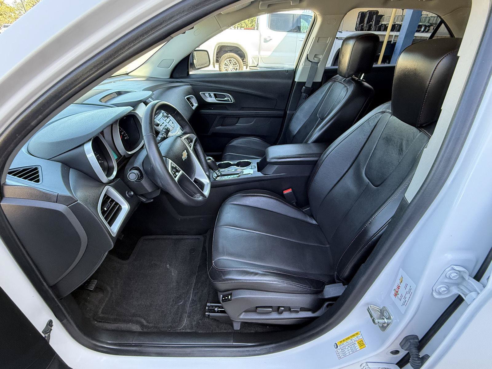 Used 2017 Chevrolet Equinox Premier w/ Enhanced Convenience Package AWD/4WD image 10