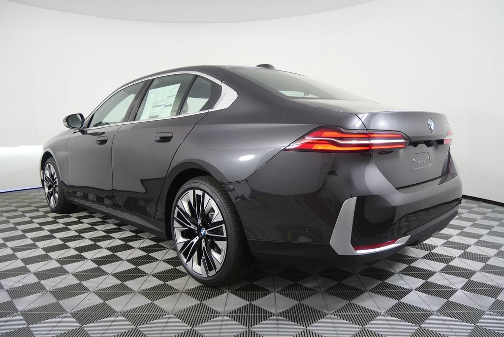 Used 2026 BMW 530i RWD image 5
