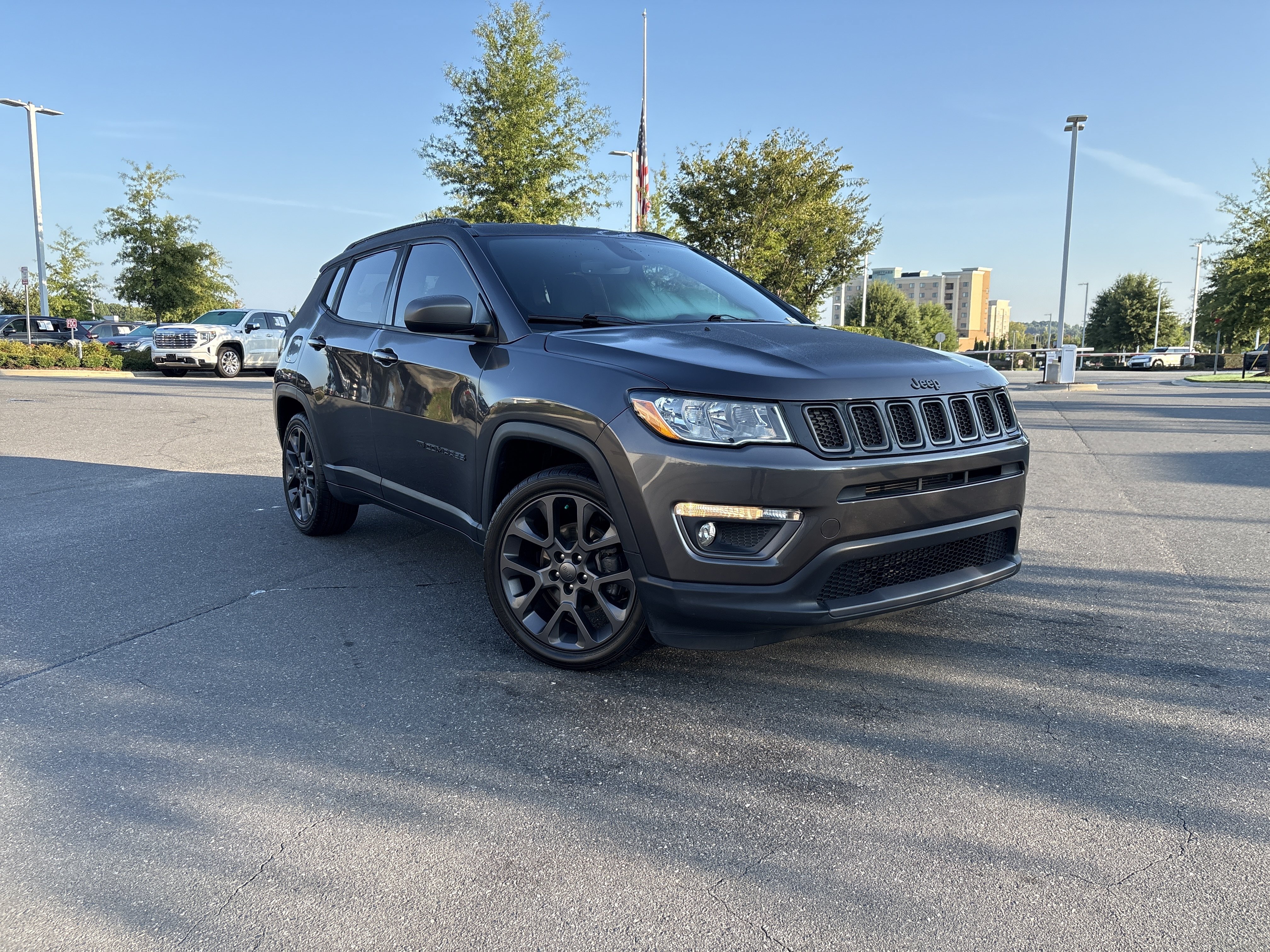 Used 2021 Jeep Compass Latitude FWD image 2