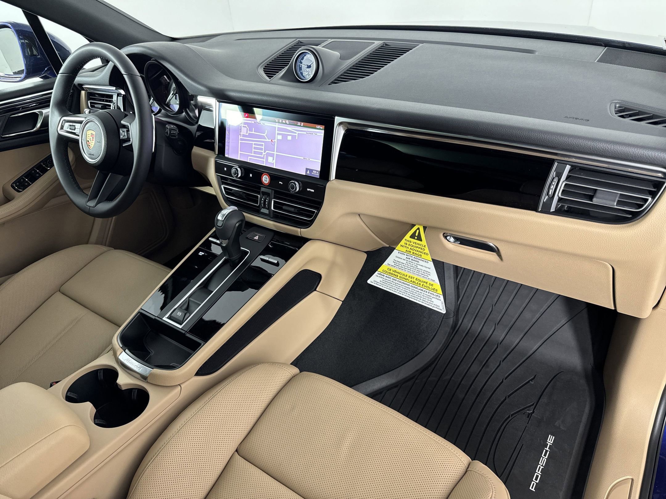 Certified 2025 Porsche Macan image 31