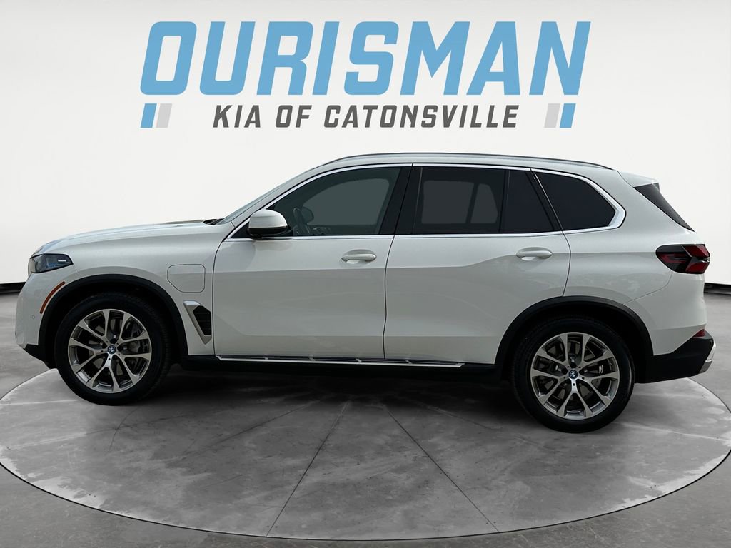 Used 2025 BMW X5 xDrive50e AWD/4WD image 3