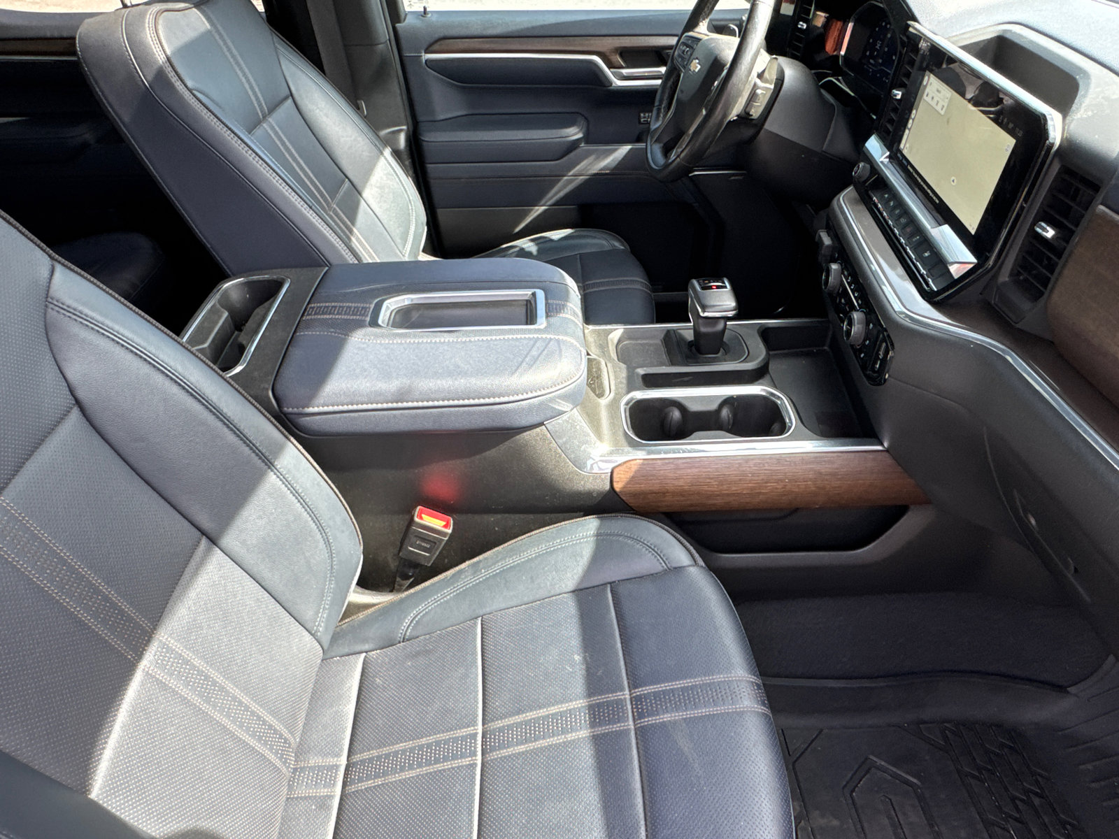 Used 2022 Chevrolet Silverado 1500 High Country w/ High Country Premium Package image 16