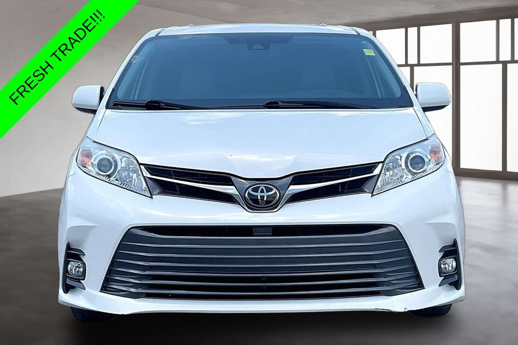 Used 2020 Toyota Sienna XLE Premium AWD/4WD image 2