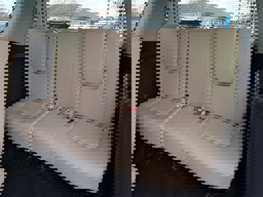 Used 2024 Nissan Armada SV image 11