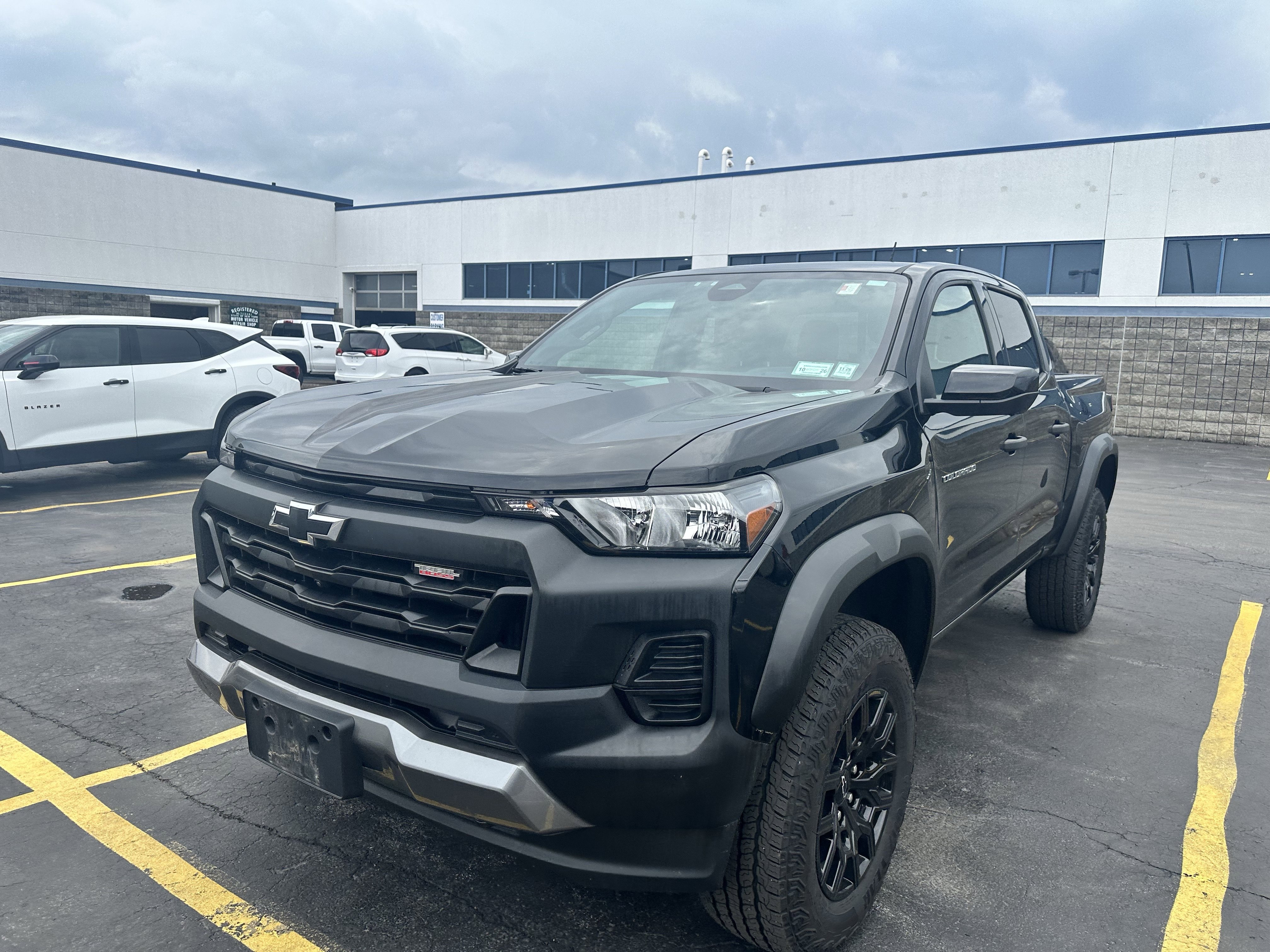 Used 2024 Chevrolet Colorado Trail Boss w/ Technology Package image 3