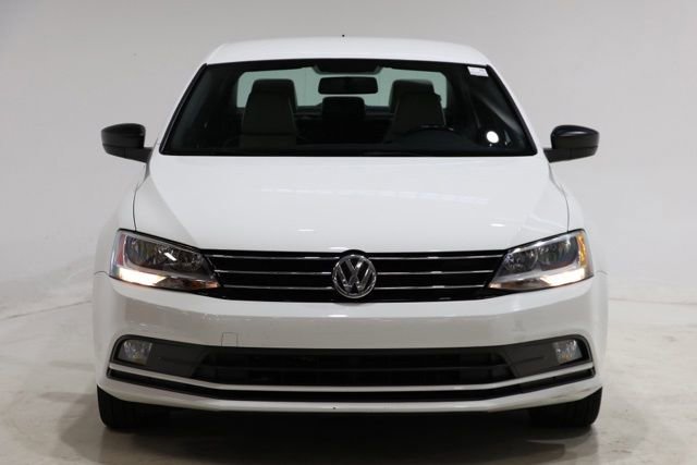 Used 2016 Volkswagen Jetta Sport FWD image 2