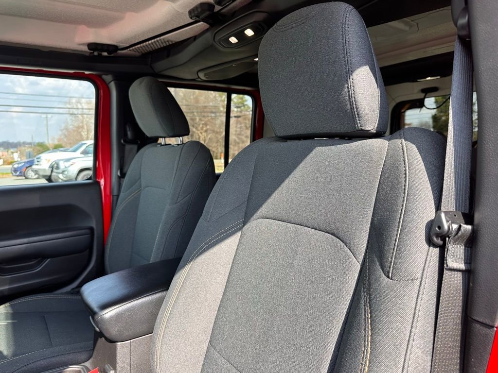Used 2024 Jeep Wrangler Unlimited image 14