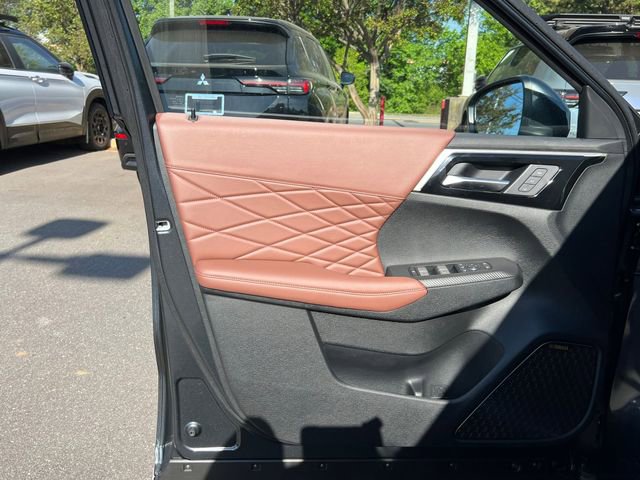 New 2026 Mitsubishi Outlander SEL FWD image 11