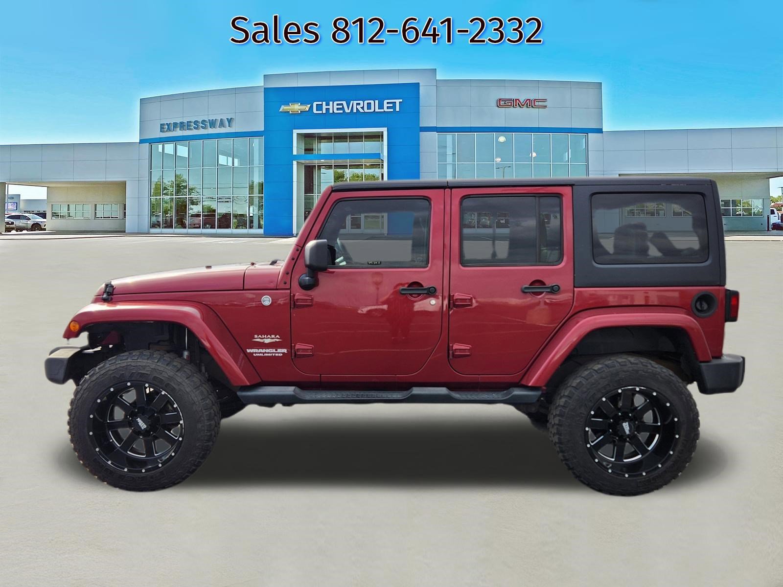 Used 2012 Jeep Wrangler Unlimited Sahara w/ Dual Top Group AWD/4WD image 4