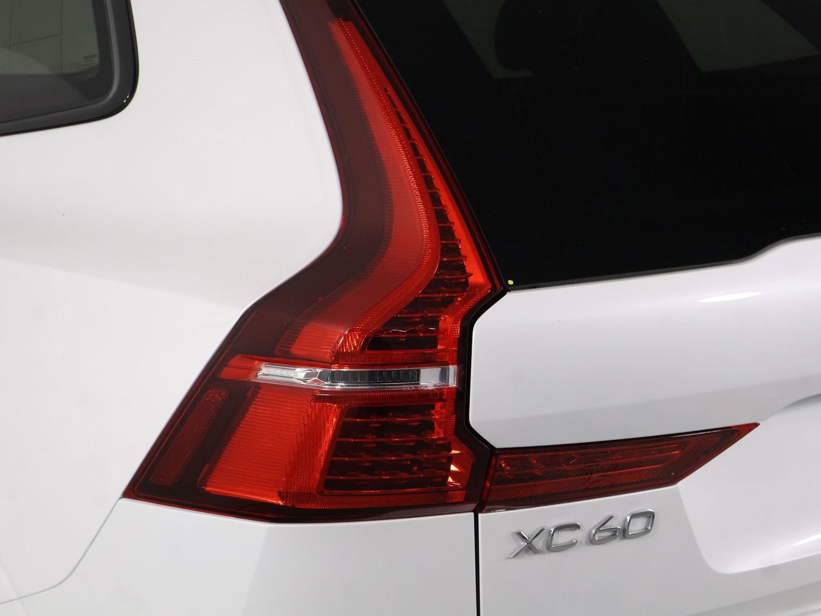 Certified 2025 Volvo XC60 T8 Core w/ Protection Package Premier AWD/4WD image 18