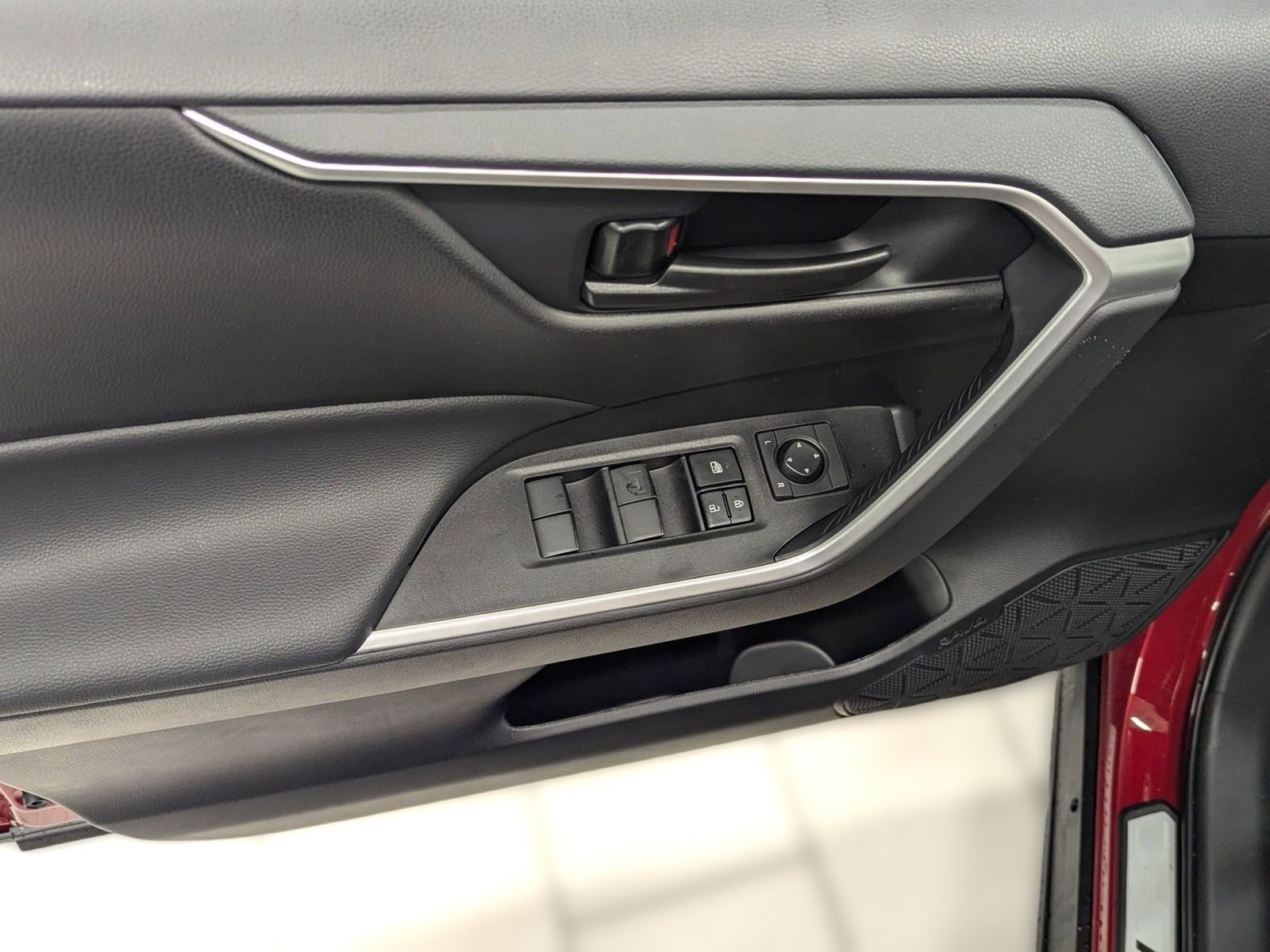 New 2025 Toyota RAV4 LE image 10