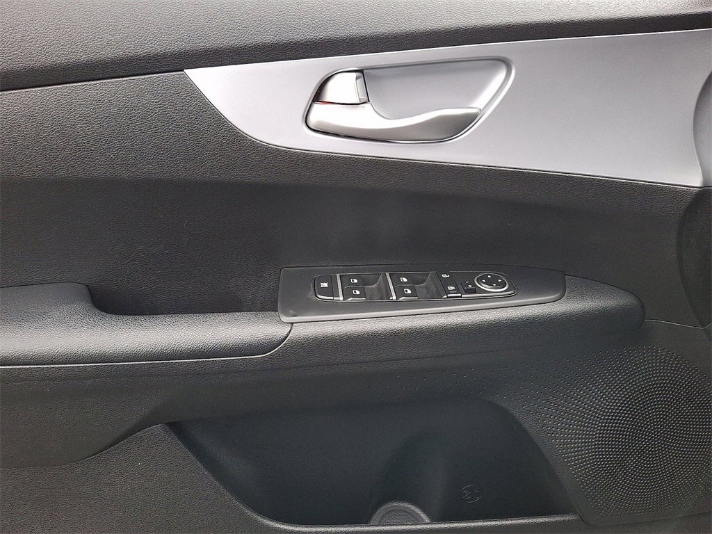 Used 2023 Kia Forte LXS image 13