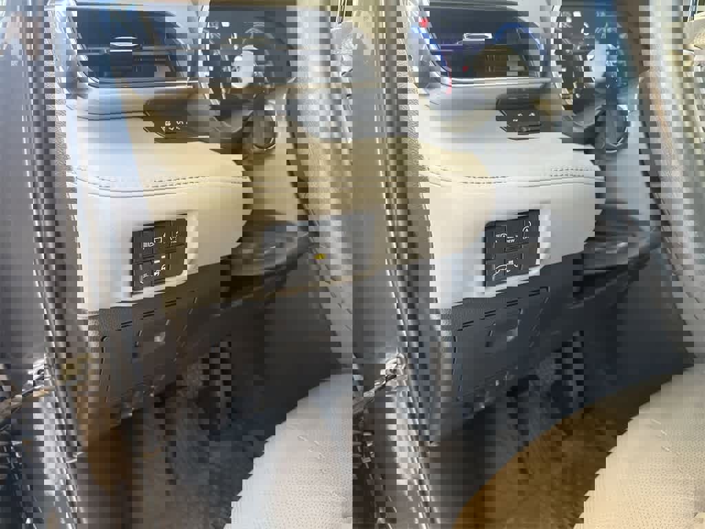 Used 2023 Toyota Highlander Limited image 38