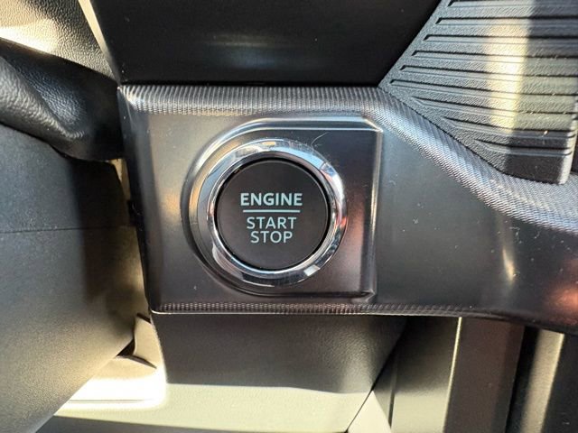 Used 2025 Ford F150 Lariat w/ Equipment Group 502A High image 28