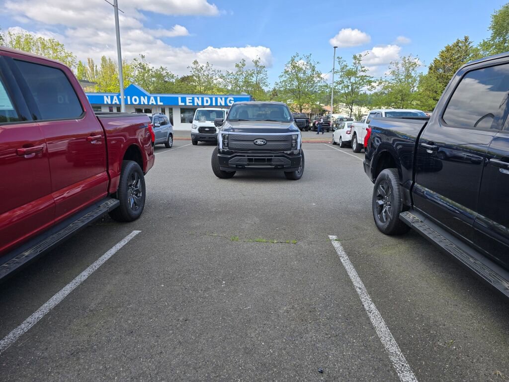 New 2025 Ford F150 Lightning Flash AWD/4WD image 14