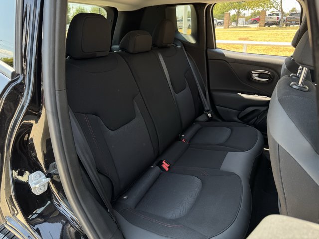 Used 2023 Jeep Renegade Trailhawk AWD/4WD image 29