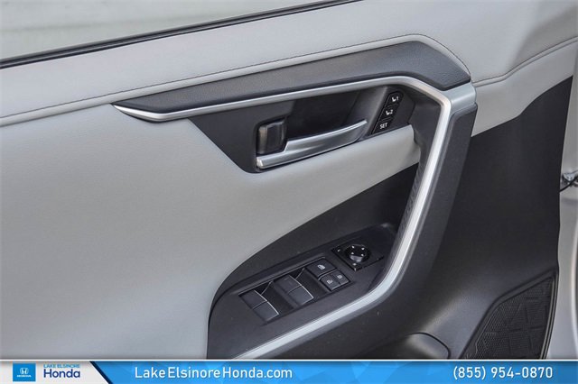 Used 2020 Toyota RAV4 Limited image 14