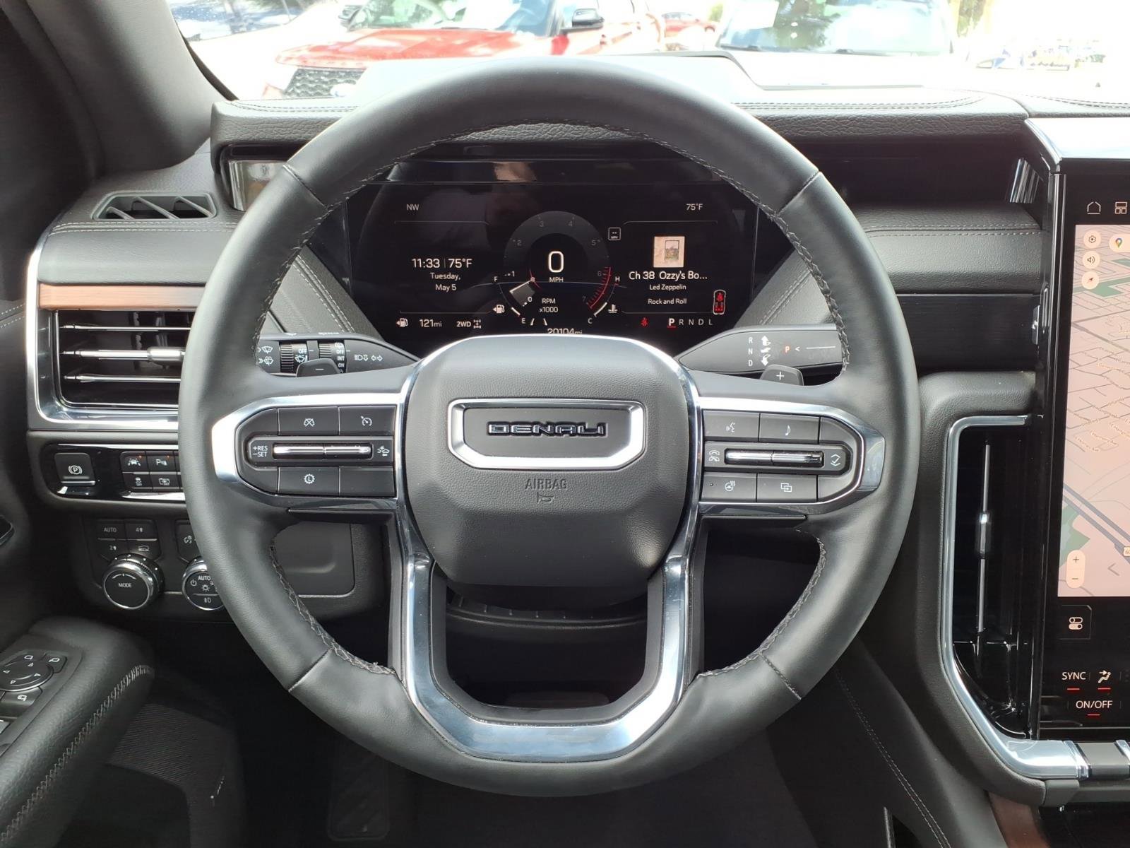Used 2025 GMC Yukon XL Denali AWD/4WD image 18