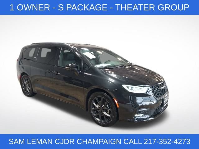 Used 2024 Chrysler Pacifica Touring-L w/ Uconnect Theater Family Group