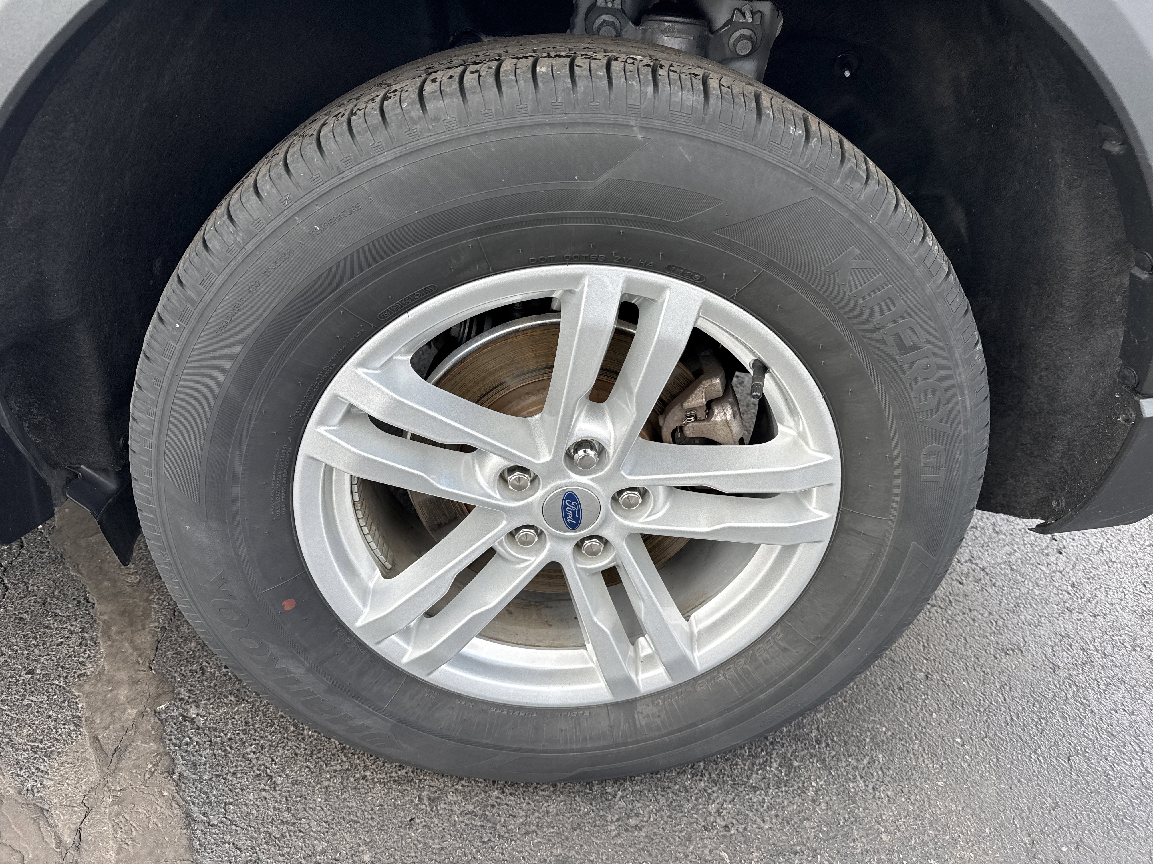 Used 2023 Ford Explorer XLT w/ Equipment Group 202A image 4