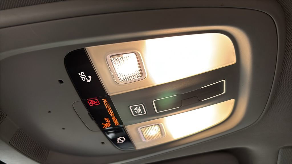 Certified 2025 Volvo XC60 B5 Plus AWD/4WD image 23