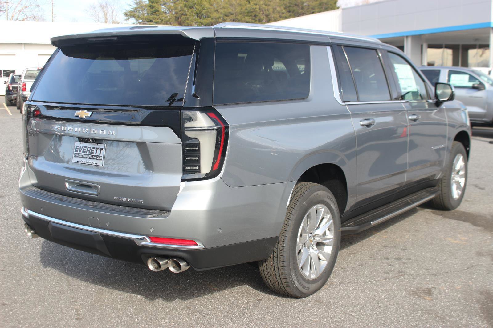 New 2026 Chevrolet Suburban Premier image 7