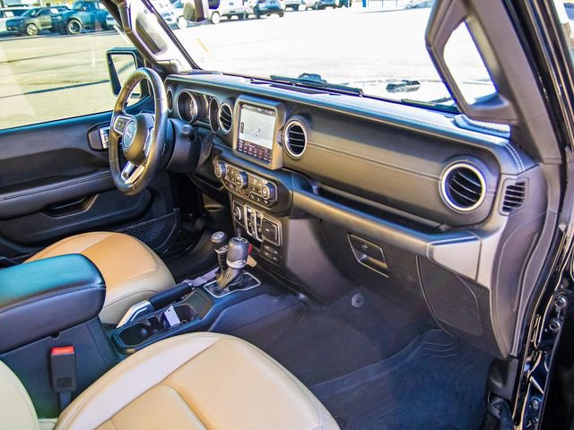 Used 2018 Jeep Wrangler Unlimited Sahara AWD/4WD image 16
