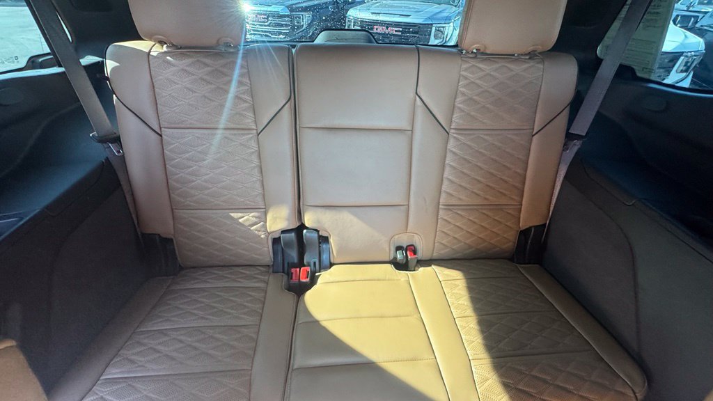 Used 2023 Cadillac Escalade Premium Luxury w/ Performance Package AWD/4WD image 14