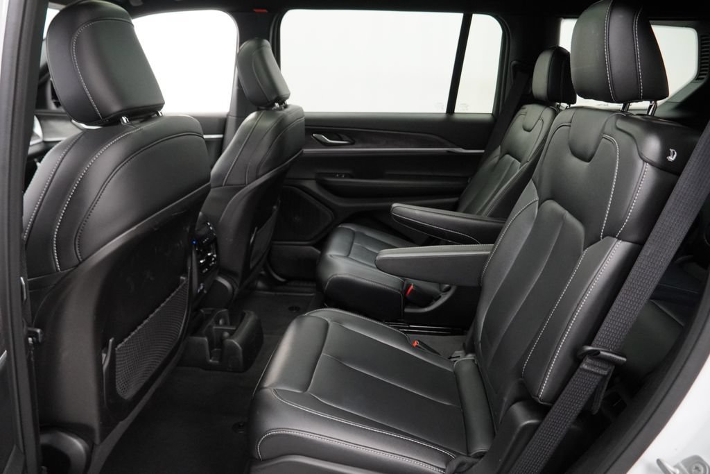 Certified 2025 Jeep Grand Cherokee L Limited AWD/4WD image 18