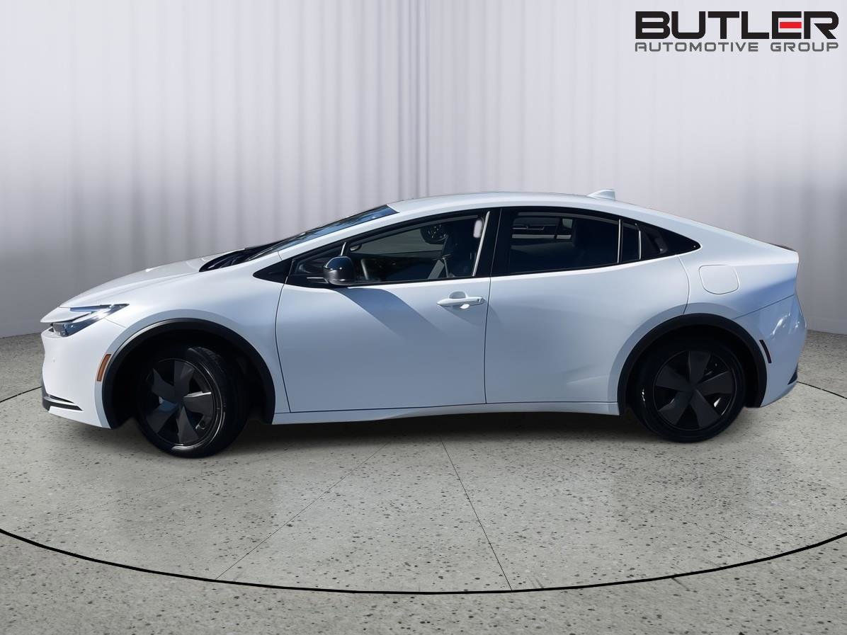 Certified 2025 Toyota Prius LE image 2