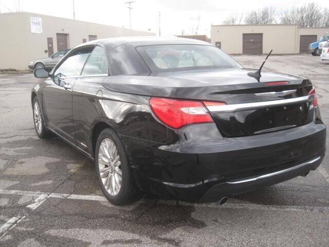 Used 2011 Chrysler 200 Limited FWD image 14