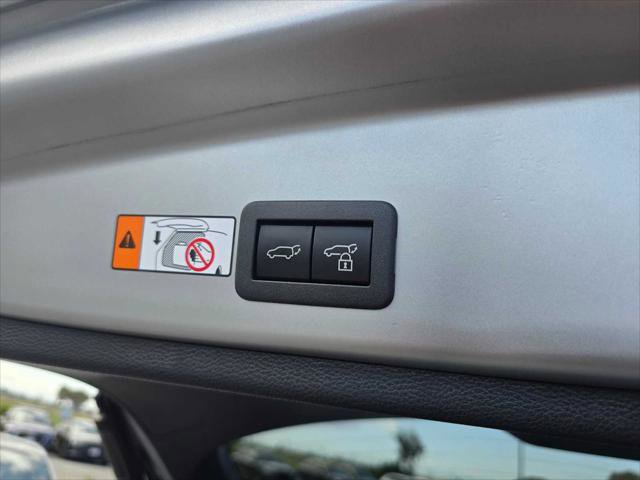 Used 2025 Toyota Corolla Cross XLE w/ Convenience Package FWD image 18