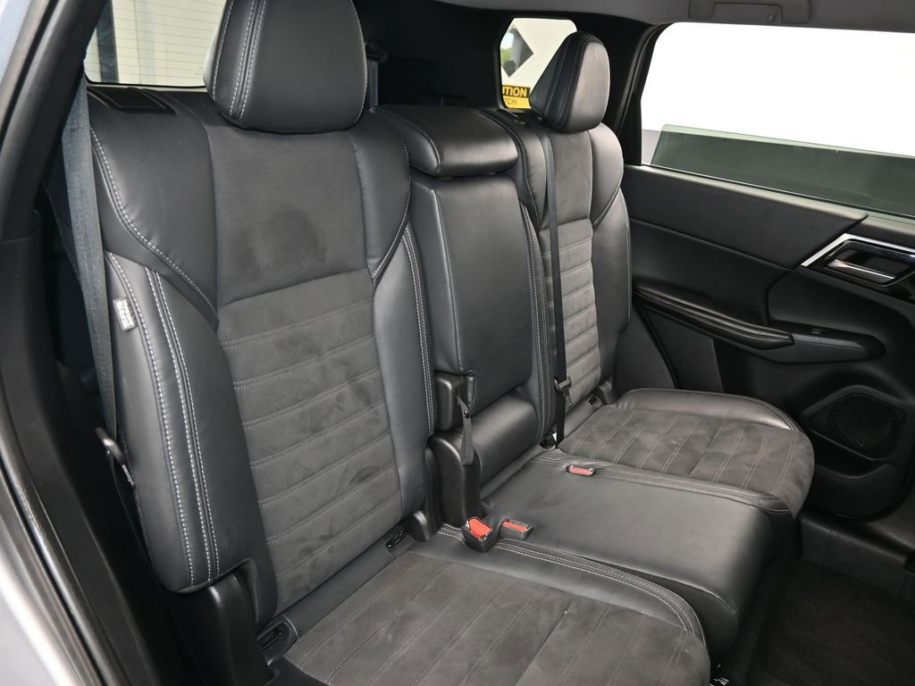 Used 2022 Mitsubishi Outlander SE image 41