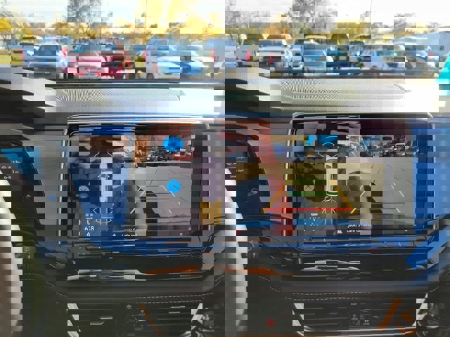 Used 2025 Volkswagen Atlas Cross Sport SE image 16