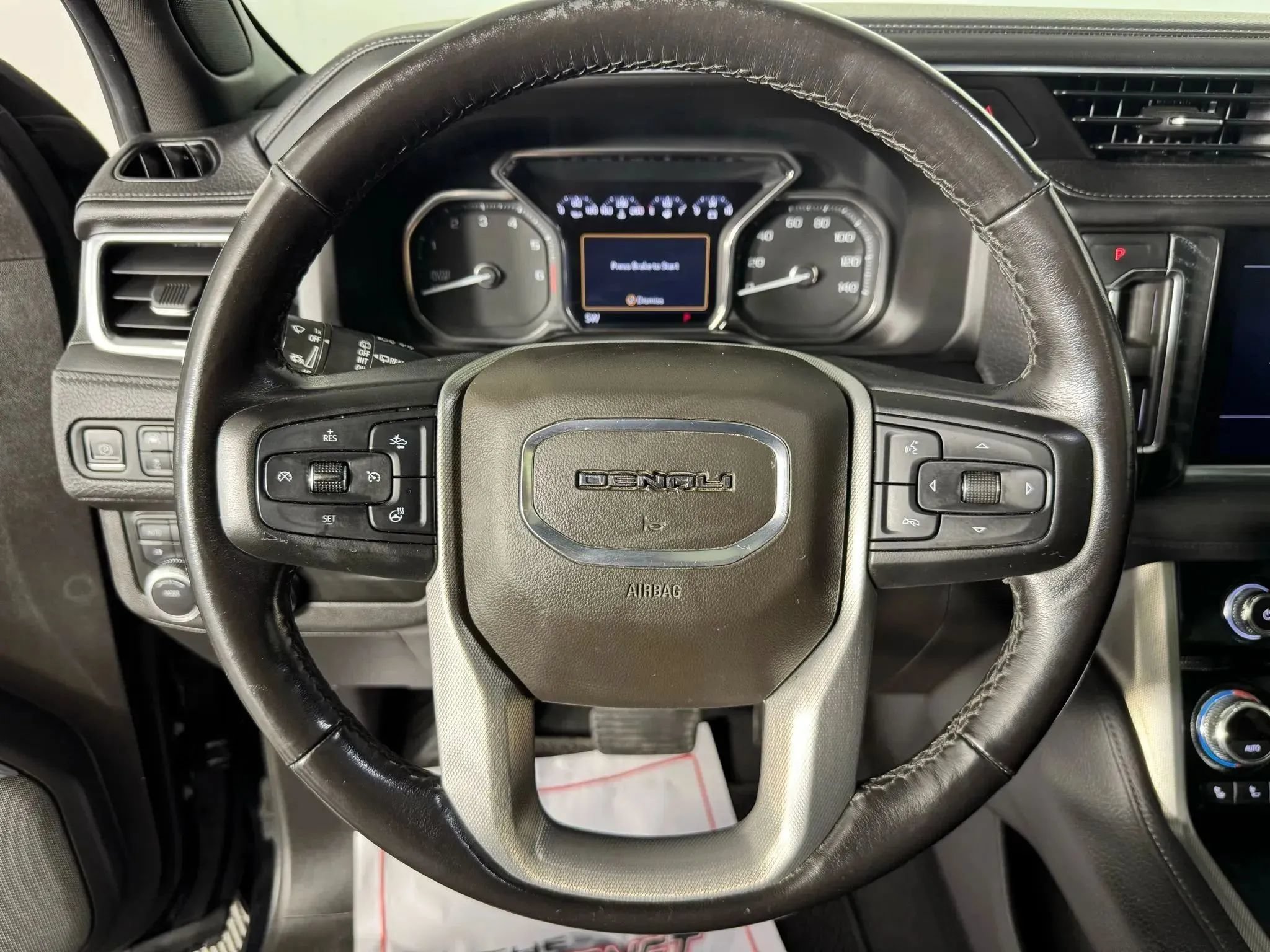 Used 2021 GMC Yukon XL Denali w/ Advanced Technology Package AWD/4WD image 13