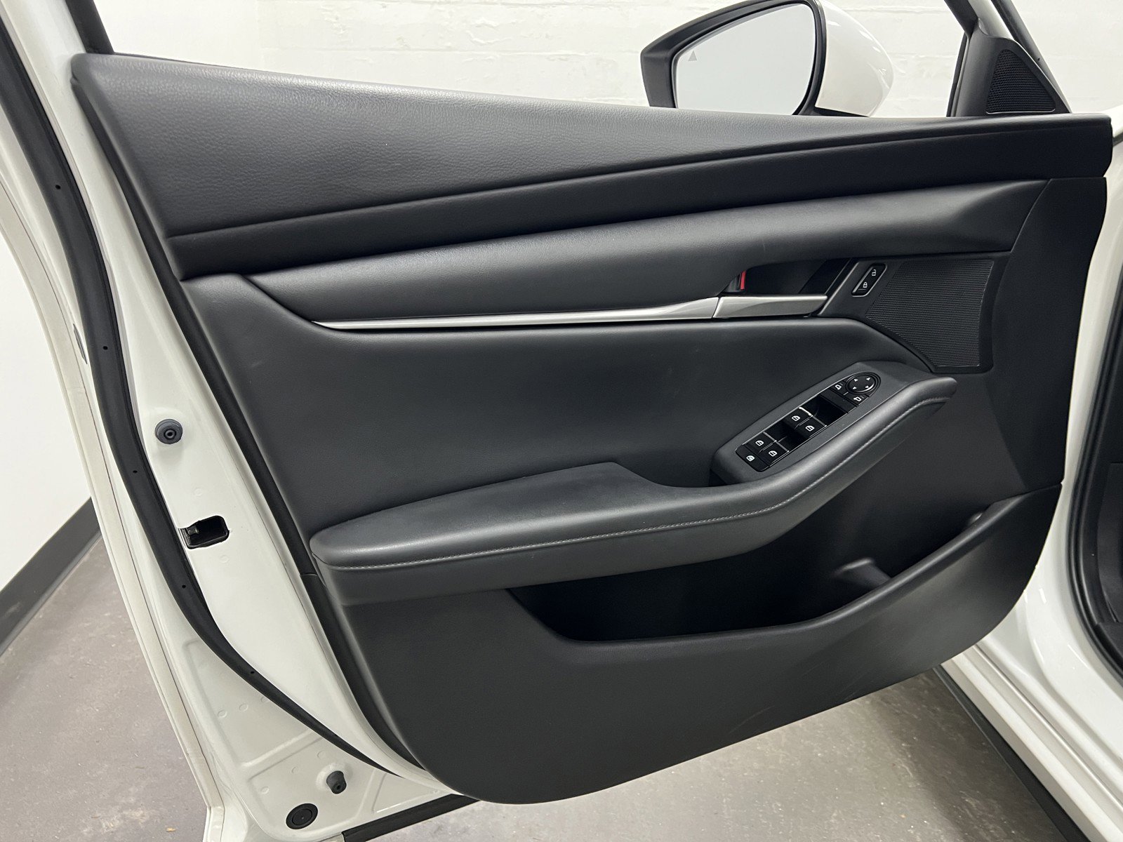 Used 2020 MAZDA MAZDA3 Hatchback image 18