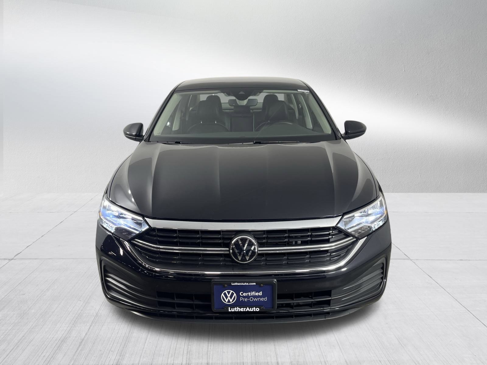 Certified 2023 Volkswagen Jetta SE w/ Panoramic Sunroof Package image 2