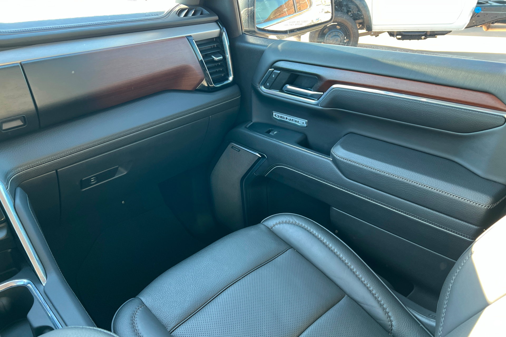 Used 2024 GMC Sierra 1500 Denali AWD/4WD image 11
