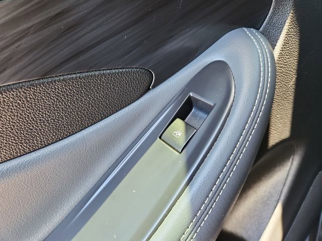 Used 2020 Buick Envision Essence FWD image 11