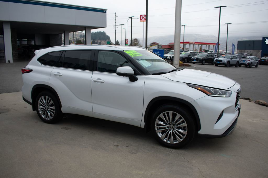 Used 2024 Toyota Highlander Limited image 11