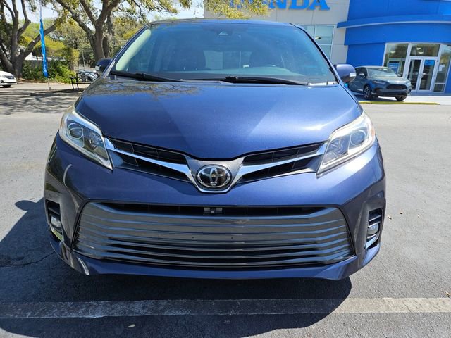Used 2018 Toyota Sienna Limited Premium image 3