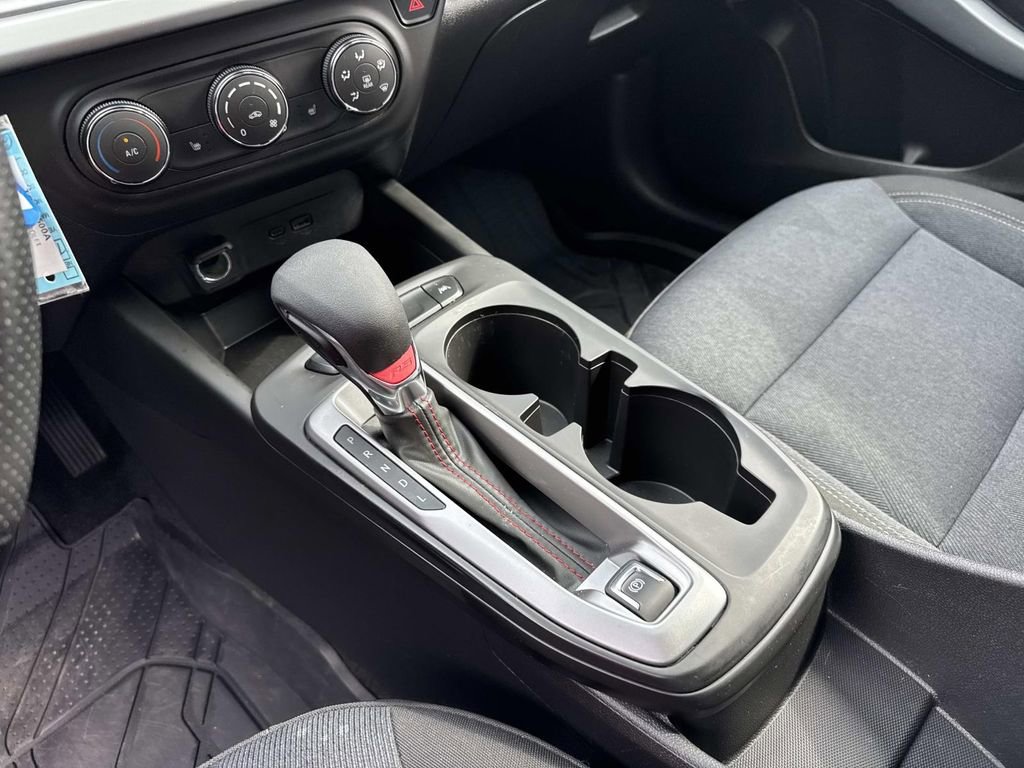 Used 2025 Chevrolet Trax RS image 26