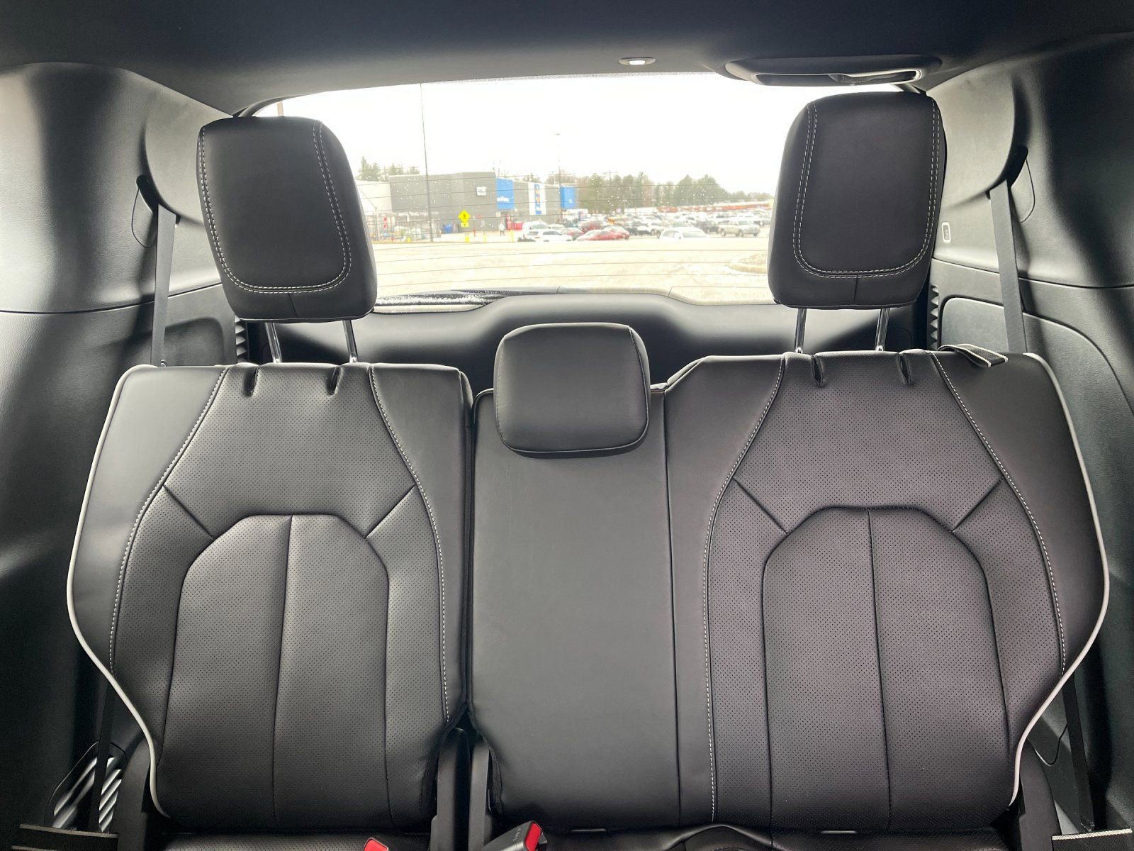 New 2026 Chrysler Pacifica Limited w/ Uconnect Theater Family Group image 17